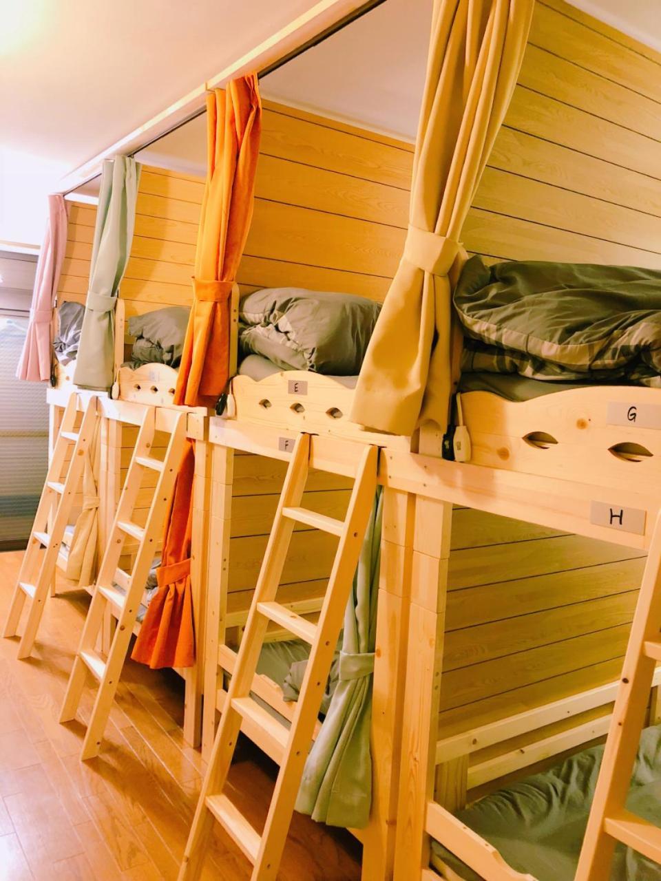 Eins Iga Hotel Екстериор снимка